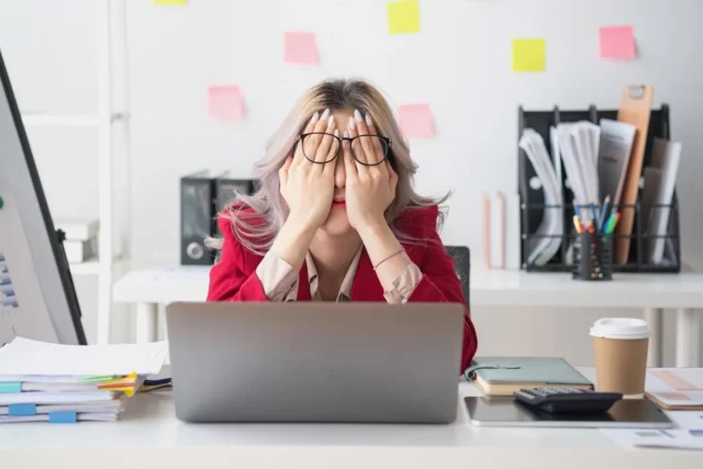 Os pólos são incapazes de rastrear o significado de seu trabalho. AZ 80% não sente paixão por ela



