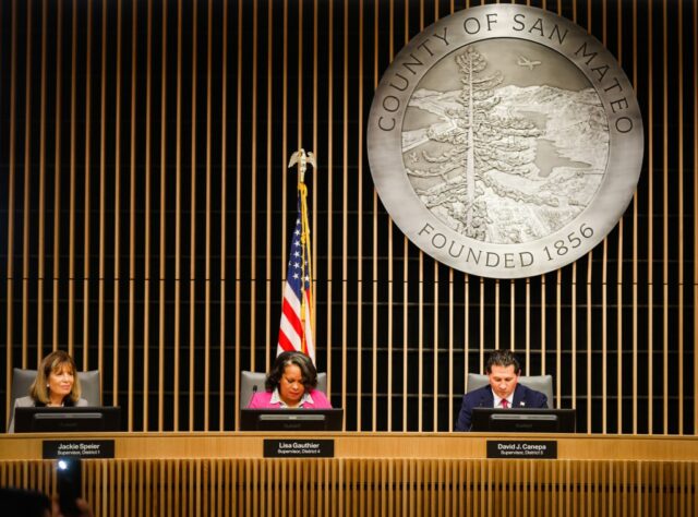 Os supervisores do condado de San Mateo votarão nas regras para remover o xerife



