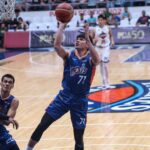 Meralco é uma partida da PBA Filipin Cup contra o Blackwater Bossing.
