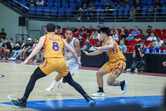 PBA: Meralco, Lex Win Streak, reforça os playoffs Meralco Bolts na partida da PBA Filipin Cup contra o Llex Road Warriors.