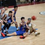 Uma partida da PBA Filipin Cup contra o Lex Road Warriors, Javee Mocon, converge fiberxers. - Imagens PBA