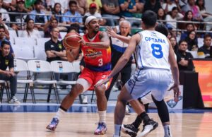 PBA: Phoenix Sents TNT em seu pior começo desde 2000 All-Filipino Jason Perkins, do Phoenix Fuel Masters, contra os defensores do TNT Tropang 5G durante um jogo da PBA Philippine Cup.