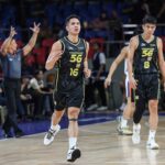 O RR Pogoy, da TNT Tropang Giga, durante um jogo da PBA Filippine Cup contra Meralco Bolts.