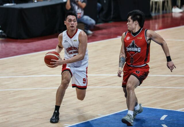 Barangay Ginebra Gin Kings Guarda Scottie Thompson contra a partida da Copa Blackwater Bossing PBA Filipin.