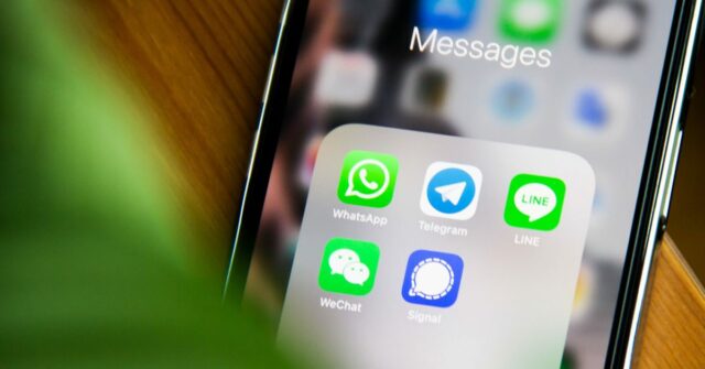 Fotos de foto e qualidade do WhatsApp | iPhone com pastas de aplicativos de mensagens
