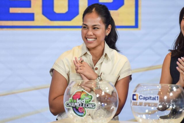 Dzi Gervacio dzi Gervacio durante a loteria de draft de 2024 PVL.