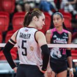 Vanie Gandler, de Cignal HD Spikers, durante o jogo da Conferência PVL All-Filipine.