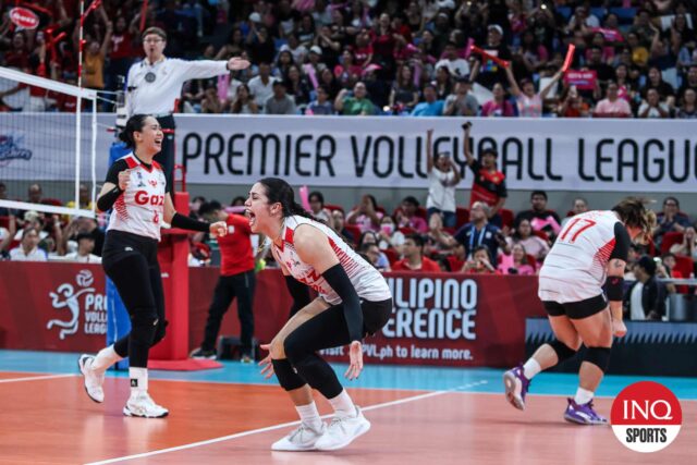 Petro Gazz celebra o Angels depois de contribuir e vencer o Campeonato da Conferência PVL All-Filipin, depois de ganhar Smashers cremosos.