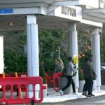 Migrantes em um hotel em Cheshire no início deste ano, enquanto imobiliários pagos pelo escritório em casa através de contratos com fornecedores privados que agora foram revisados ​​pelo Escritório Nacional de Auditoria