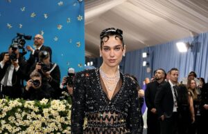 Para se encontrar Dua Lipa estava entre chegadas britânicas e irlandesas para interromper a apresentação do Museu do Museu de Costume em 2025 na segunda -feira de segunda -feira
