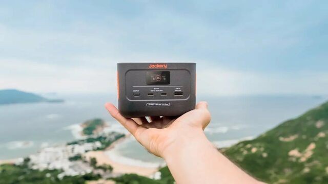 Pegue o Jacky Explorer 100 Plus Power Station para venda por menos de US $ 100 e fique na estrada

