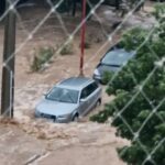 As tempestades no sul da França fizeram com que os carros nas inundações varrassem