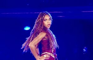 Planos internos para o principal passo de carreira Blue Ivy quando parece que Beyonce e a filha de 13 anos, Jay-Z, estão prestes a ganhar milhões Blue Ivy quer mais do que sentar ao lado de sua mãe Beyoncé ¿quer tomar rédeas e transmitir sua própria música solo, a fonte disse Daily Mail