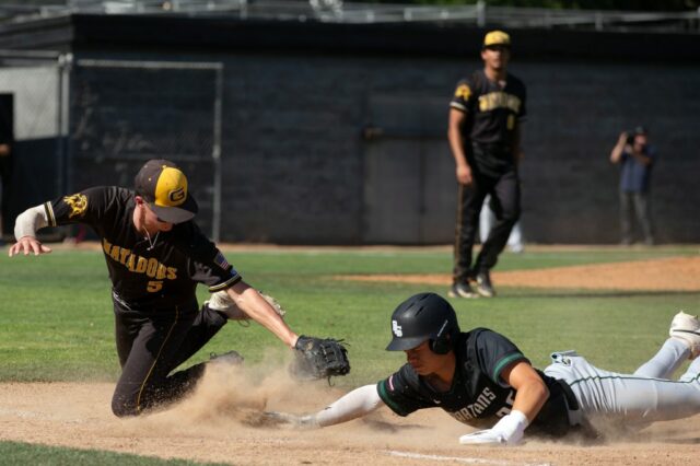 Playoff do NCS: terça -feira, beisebol, Primeiros círculos de softball

