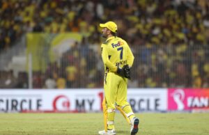 Post de mídia social de Shashank com MS Dhoni com uma perna enfaixada após a partida CSK vs PBKS (na foto) 0 fechar