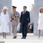 Rainha Camilla, rei Carlos III, Emmanual Macron e sua esposa Brigitte no British Normandy Memorial em Ver-sur-Mer na França, com 6 de junho de 2024 marcou o 80º aniversário do Dia D do Dia D do Dia D