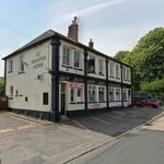 Os pedreiros do Exército (foto) em Caerphilly, em Gales do Sul, exigiram os últimos pedidos para clientes mais jovens na sexta e no sábado à noite, insistindo que eles precisam beber e sair até as 19:00 mais recentes mais recentes mais recentes
