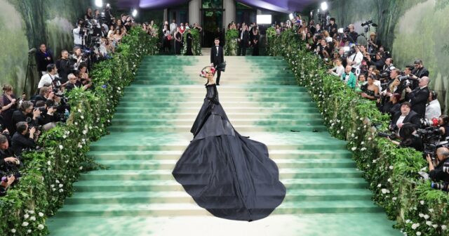 Qual é o custo de participar do evento Met Gala?



