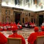 Topshot-Vaticano-Pope-Vola-Conlave-Biely