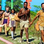 Jeff Probst organizando o final da temporada 48 de
