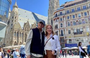 Quero que você estivesse lá: Viena apaixonada, castelo na Irlanda Os moradores de El Cerrito, Harry e Michele Harrison, da esquerda, visitaram os penhascos de Moher na Irlanda com sua família, incluindo os moradores de San Diego, Gabby Wolak e Shea Harrison, e Harbor Harrison, de Portland, e Ashley Anderson. (Cortesia da família Harrison)