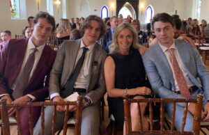 Quinn Hughes, irmãos Jack & Luke Post Circpiolma com mãe Ellen no Dia das Mães fechado