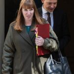 Angela Rayner está em guerra com Keir Starmer e Rachel Reeves sobre os planos de reduzir o orçamento de seu departamento, o correio pode revelar