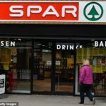 Spar foi forçado a lembrar três de seus produtos de frango após bactérias fatais que podem causar meningite na carne