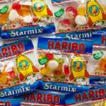 Gomas de mastigação multivitamima para crianças geralmente têm açúcar mais alto que os doces Haribo