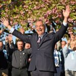 Nigel Farage enviou ondas de choque ontem através de um estabelecimento político. Em uma reforma impressionante, ela deteve o controle da cadeia dos principais conselhos em todo o país--causou uma derrota humilhante do trabalho no Runcorn e Helsby anteriormente seguro