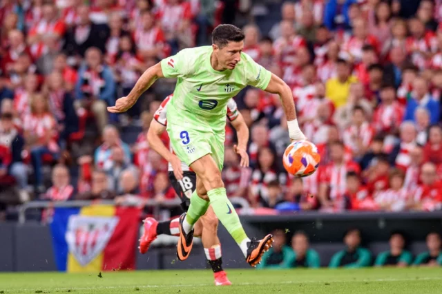 Robert Lewandowski cruzou a fronteira de 100 gols nas cores Robert Lewandowski cruzou a fronteira de 100 gols nas cores de Barcelona