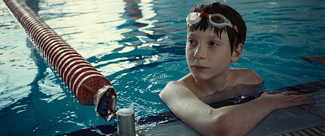 Round -Up Brian Vincen's Cannes: Triumfhant Freatents - e Turquia Várias jóias do festival também foram estreias na diretoria, mesmo com a peste de Charlie Polinger (cinco estrelas) colocada no acampamento de água dos meninos (foto)