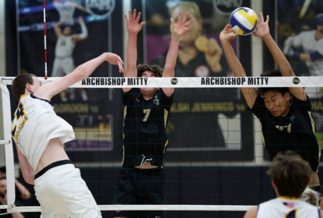 Roundup Norcal Volleyball: Não. 5 Oakland Moves Top -Notch Metch Branham Slava está depois de vencer Leigh durante as semifinais das regiões regionais do Norac III na Leigh High School em San Jose, Califórnia, quinta -feira, 2 de maio de 2025 (Grupo de Notícias de News Hammond/Bay Area)