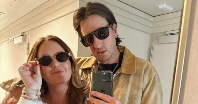 Russell Dickerson compartilha como um Costco Jacuzzi fortalece seu casamento Russell Dickerson se lembra de um filho de mãos dadas com a filha de Thomas Rhetts