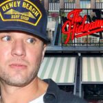 Ryan Phillippe Hide