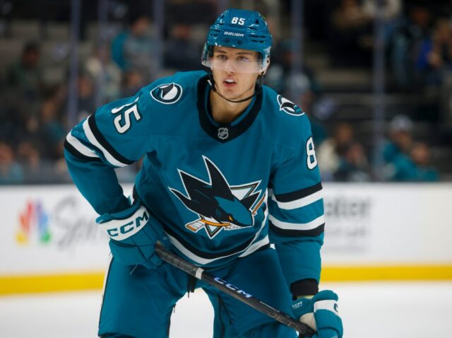 San Jose Sharks substitui o zagueiro pendente da RFA em um contrato de um ano sobre

