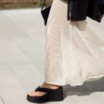 Sandálias grossas estão atualmente: 16 pares que instantaneamente aumentam qualquer roupa de verão