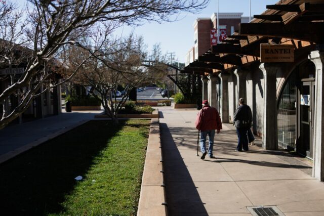 Santa Clara foi capaz de começar a estacionar no centro de convenções, Franklin Square,

