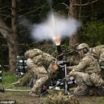Os soldados britânicos projetados para ajudar os esforços de guerra ucranianos a enfrentar um inimigo fantasmagórico mais perto de casa.