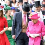 Família real mais movendo -se sobre a rainha Elizabeth II