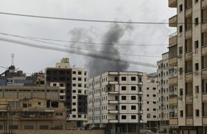 Síria A Síria está à beira de ir ao caos, depois que Israel bombardeou forças pró-governo após uma série de ataques islâmicos a grupos minoritários drusosos