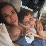 Stephanie Davis revelou que ela tinha ansiedade e medo -noites porque seu filho de dois meses -Samuel foi duas vezes correndo para o hospital quando