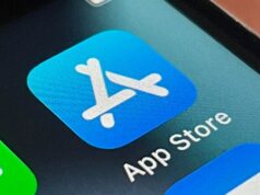 Apple abre sua App Store à concorrência no Japão App Store icon on iPhone screen