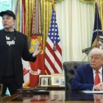 Os dois homens foram poupados de repórteres e posados ​​para as câmeras no Salão Oval por mais de uma hora na sexta-feira, apenas dois dias depois que Musk criticou uma despesa apoiada por Trump recentemente aprovada pela Câmara.
