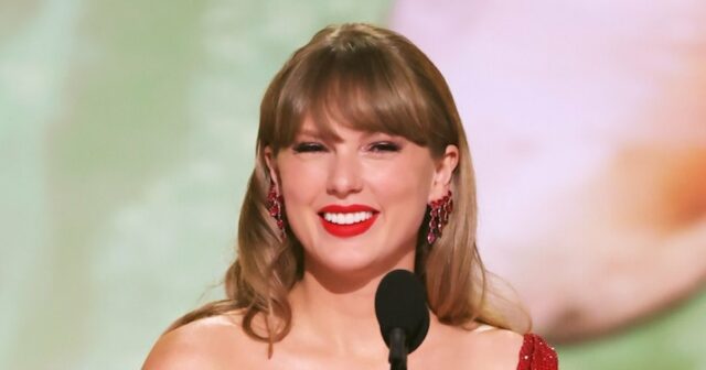 Travis-Kelce-Donna-Kelce-Taylor-Swift-2-GettetyImages-2196385097