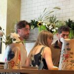 Travis Kelce e Taylor Swift vieram de mãos dadas para o almoço de mães na Filadélfia