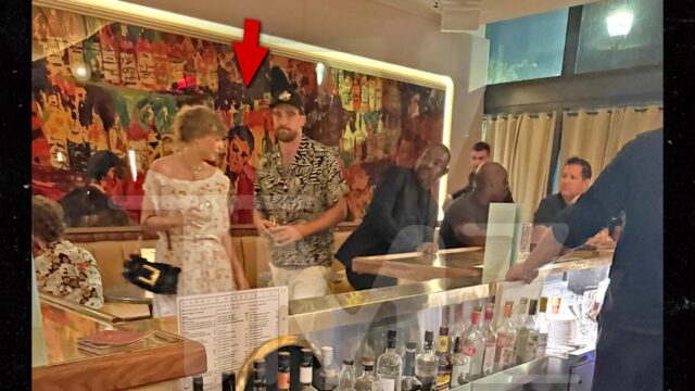 Taylor Swift Travis Kelce Wm Bar 2