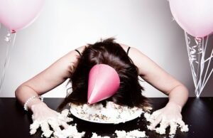 Tiffany Watt Smith escreve: “Ninguém meus amigos mais velhos apareceram na minha festa de 40 anos – eu mereci”. Tiffany Watt Smith escreve: "Ninguém meus amigos mais velhos apareceram na minha festa de 40 anos - eu mereci".