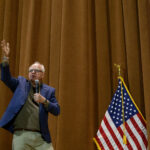 Tim Walz diz aos democratas para 'Bully the S ** S' fora de Donald Trump