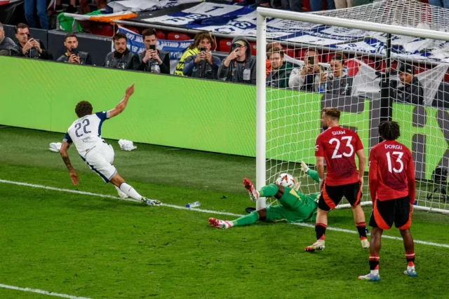 Tottenham melhor que o Manchester United. "Roosters" venceu a Liga Europa

